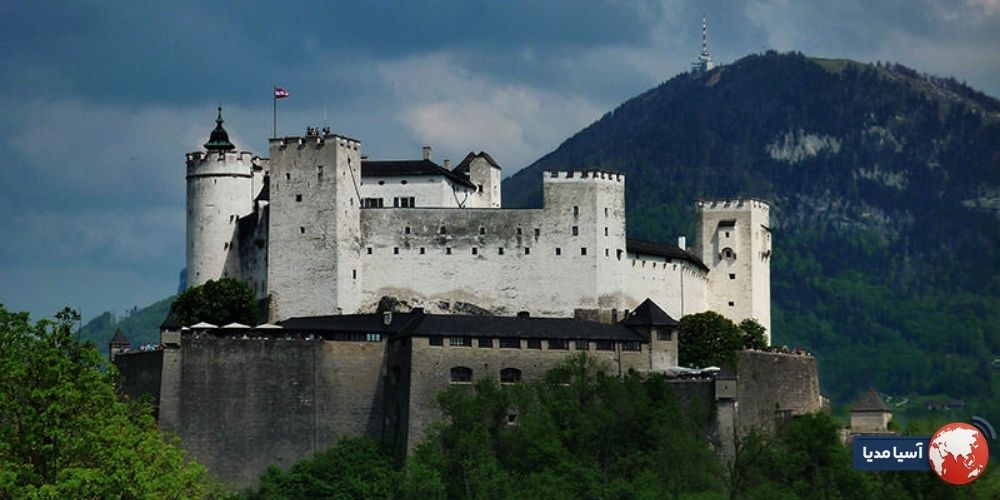 چه جذابیت هایی برای گردشگران دارد؟ (از قلعه ها تا موسیقی موزارت)